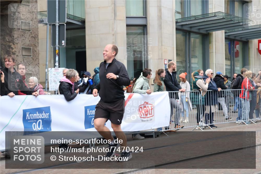 06.10.2024 - 19. swb-Marathon Bremen Strokosch-Dieckow http://msf.ph/oto/7470424 06.10.2024 14:11:20 Laufen 920, 1461, 1489, 1537, 2545, 2905, 2924, 3176, 3177, 4417, 4447, 4450, 5103, 5163, 5193, 5472, 5900, 6138 meine-sportfotos.de
