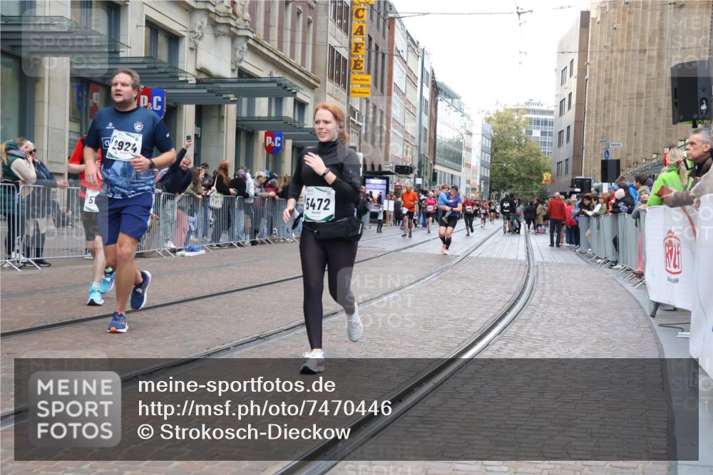 06.10.2024 - 19. swb-Marathon Bremen Strokosch-Dieckow http://msf.ph/oto/7470446 06.10.2024 14:11:28 Laufen 920, 1489, 1537, 2144, 2545, 2905, 2924, 3176, 3177, 3387, 4450, 5103, 5163, 5193, 5472, 5900, 5924, 6138 meine-sportfotos.de