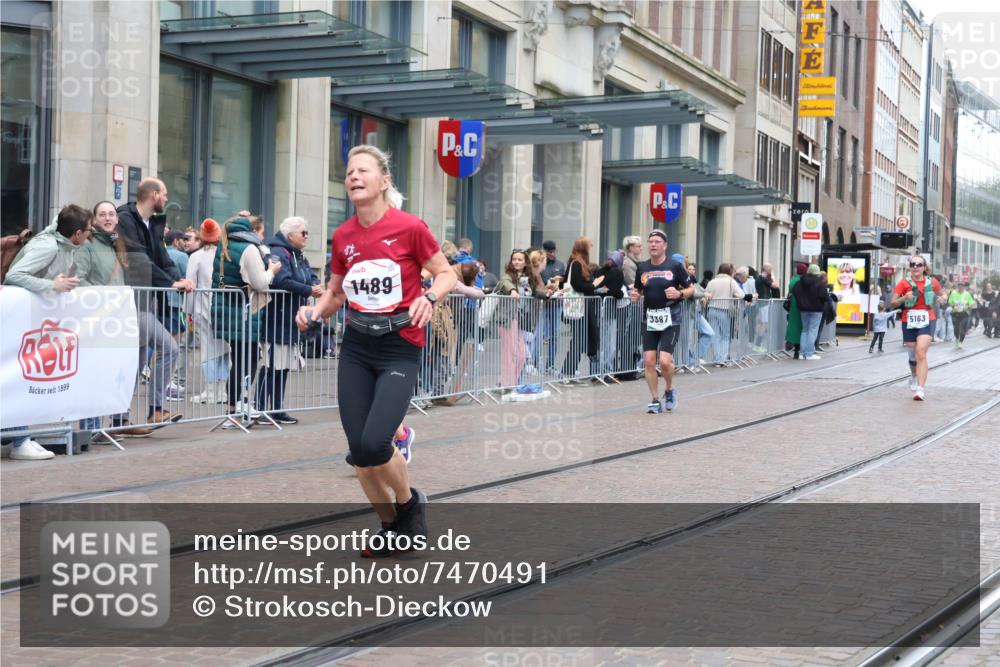 06.10.2024 - 19. swb-Marathon Bremen Strokosch-Dieckow http://msf.ph/oto/7470491 06.10.2024 14:11:43 Laufen 1489, 1537, 2144, 2545, 3387, 5103, 5120, 5163, 5193, 5510, 5900, 5924, 6021, 6138, 6187 meine-sportfotos.de