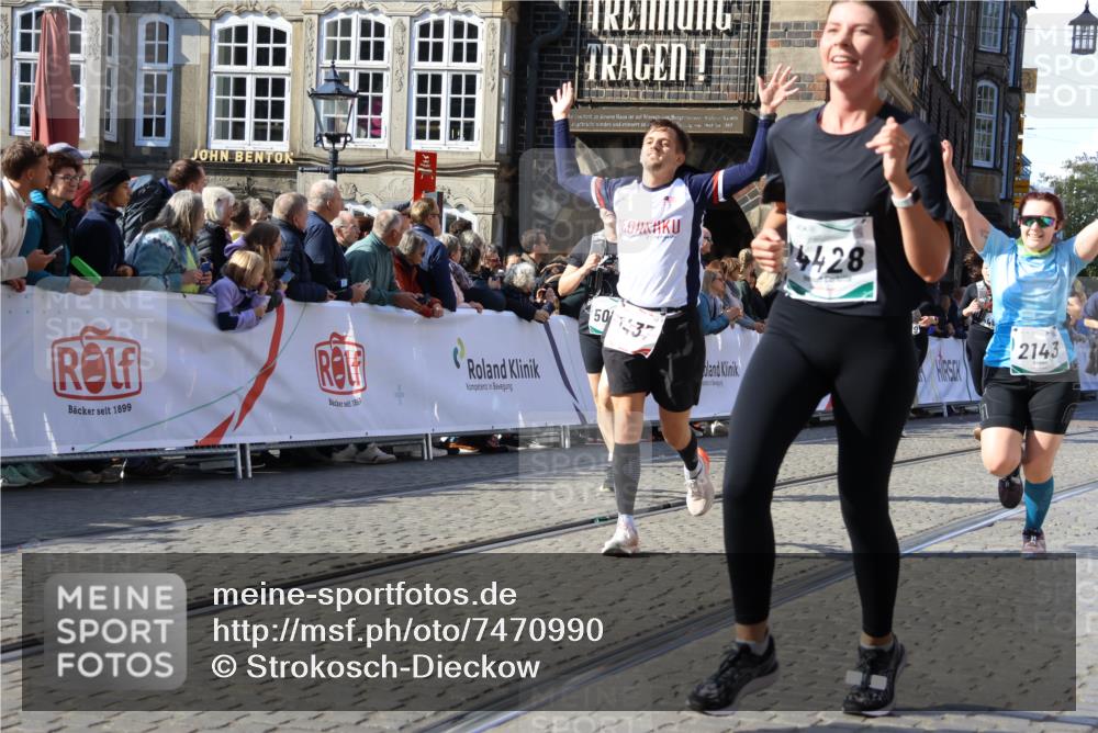 06.10.2024 - 19. swb-Marathon Bremen Strokosch-Dieckow http://msf.ph/oto/7470990 06.10.2024 13:54:23 Ziel 118, 1437, 1544, 1596, 1627, 1628, 2086, 2143, 2391, 2482, 2989, 3219, 3400, 3413, 3433, 3979, 4428, 4464, 5022, 5109, 5150, 5186, 5395, 5942, 5943, 5947, 6999 meine-sportfotos.de