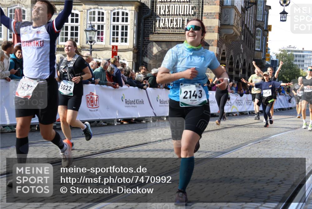 06.10.2024 - 19. swb-Marathon Bremen Strokosch-Dieckow http://msf.ph/oto/7470992 06.10.2024 13:54:24 Ziel 118, 1437, 1544, 1596, 1627, 1628, 2086, 2143, 2391, 2482, 2989, 3219, 3400, 3413, 3433, 3971, 3979, 4428, 4464, 5022, 5109, 5150, 5186, 5395, 5942, 5943, 5947, 6999 meine-sportfotos.de