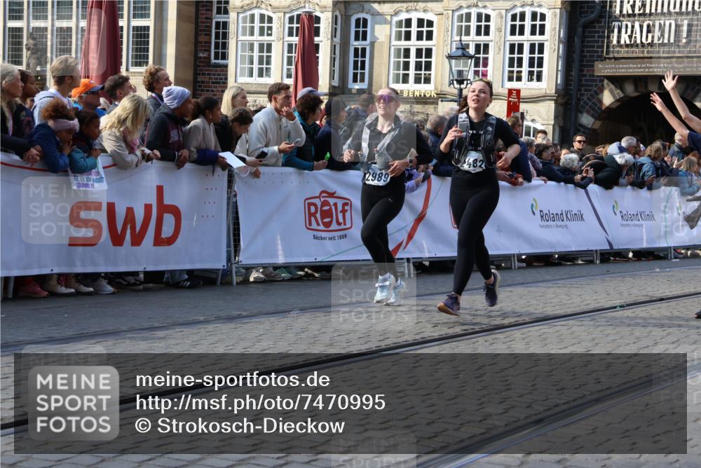06.10.2024 - 19. swb-Marathon Bremen Strokosch-Dieckow http://msf.ph/oto/7470995 06.10.2024 13:54:26 Ziel 1437, 1544, 1596, 1627, 1628, 2086, 2143, 2391, 2482, 2989, 3219, 3400, 3413, 3433, 3971, 4428, 4464, 5022, 5109, 5150, 5395, 5942, 5943, 5947, 6999 meine-sportfotos.de