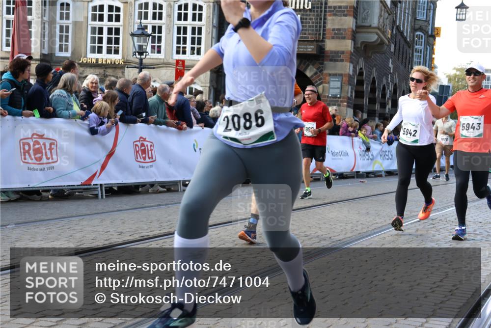06.10.2024 - 19. swb-Marathon Bremen Strokosch-Dieckow http://msf.ph/oto/7471004 06.10.2024 13:54:33 Ziel 1544, 1596, 1627, 1628, 2086, 2101, 3219, 3400, 3413, 3971, 4629, 4632, 5109, 5150, 5942, 5943, 6165, 6999 meine-sportfotos.de