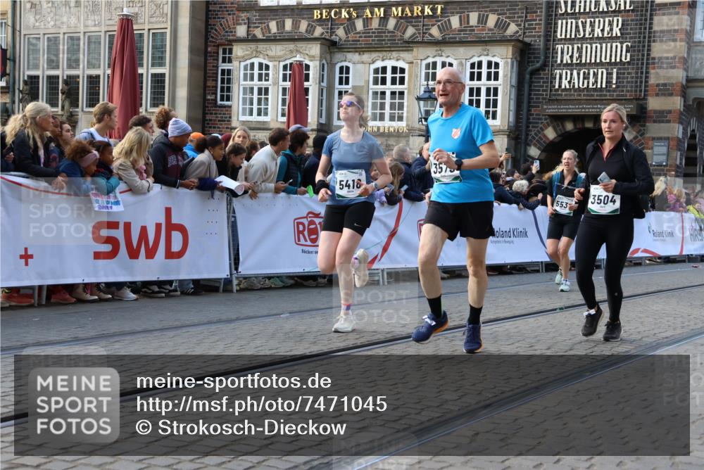 06.10.2024 - 19. swb-Marathon Bremen Strokosch-Dieckow http://msf.ph/oto/7471045 06.10.2024 13:55:09 Ziel 424, 643, 2059, 2232, 2275, 2714, 2715, 3010, 3204, 3504, 3541, 3551, 3575, 3664, 3761, 3823, 3987, 4123, 4383, 4750, 5344, 5418, 5535, 6556, 6887 meine-sportfotos.de