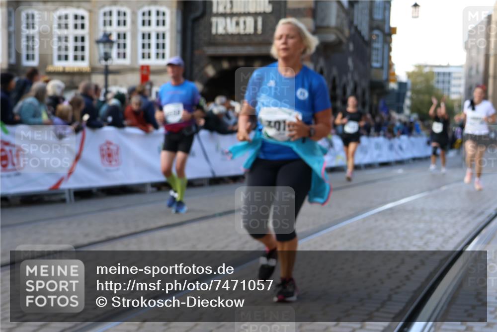 06.10.2024 - 19. swb-Marathon Bremen Strokosch-Dieckow http://msf.ph/oto/7471057 06.10.2024 13:55:24 Ziel 643, 877, 942, 1264, 2057, 2121, 2275, 2700, 3010, 3081, 3204, 3541, 3730, 3743, 3761, 4230, 4750, 5148, 5257, 5313, 5344, 6558, 6887 meine-sportfotos.de