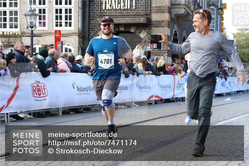 06.10.2024 - 19. swb-Marathon Bremen Strokosch-Dieckow http://msf.ph/oto/7471174 06.10.2024 13:57:31 Ziel 107, 479, 1443, 2635, 2853, 3048, 3498, 3608, 3966, 4248, 4701, 4737, 5485, 6883 meine-sportfotos.de