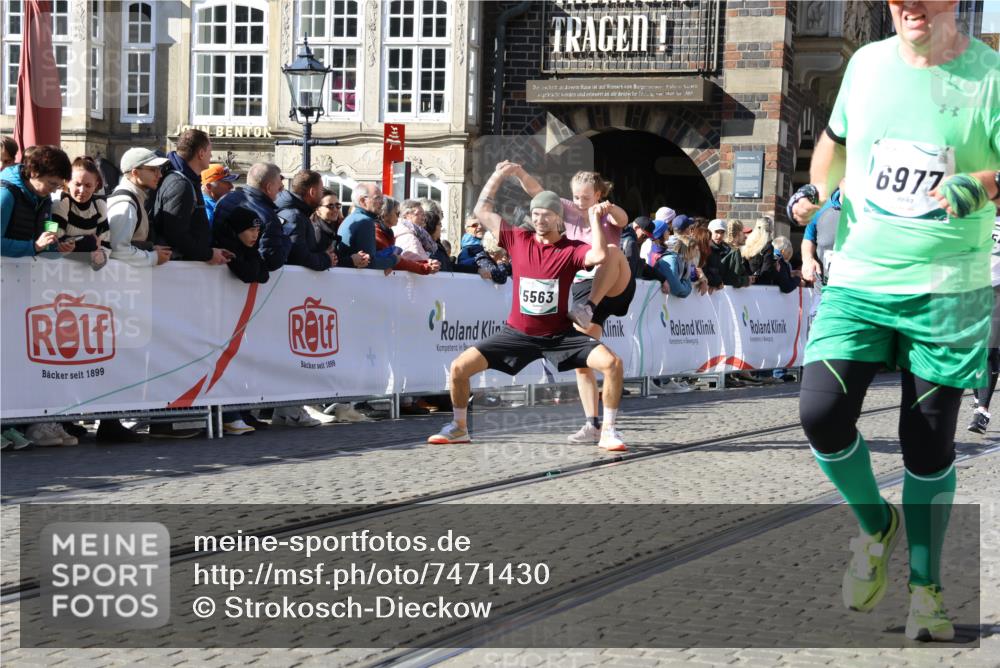 06.10.2024 - 19. swb-Marathon Bremen Strokosch-Dieckow http://msf.ph/oto/7471430 06.10.2024 14:02:01 Ziel 974, 2027, 2054, 2588, 4086, 4320, 4341, 4343, 4746, 4825, 5563, 5778, 6291, 6326, 6530, 6977 meine-sportfotos.de