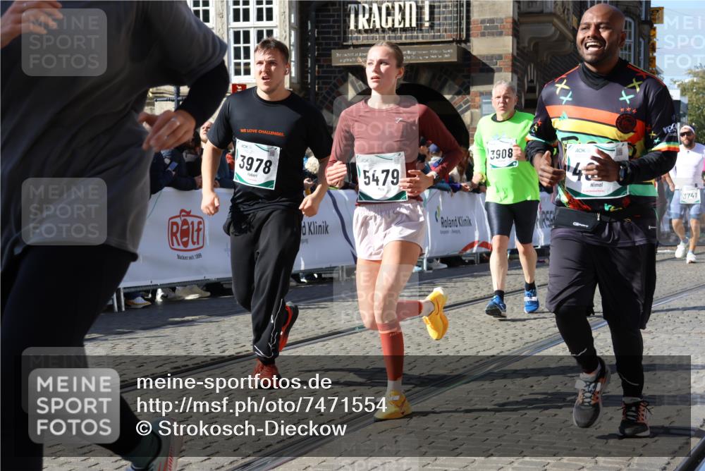06.10.2024 - 19. swb-Marathon Bremen Strokosch-Dieckow http://msf.ph/oto/7471554 06.10.2024 14:04:04 Ziel 196, 467, 661, 1214, 2186, 2189, 2352, 2612, 2745, 2766, 2838, 2896, 3134, 3741, 3908, 3952, 3953, 3978, 4392, 4544, 4639, 4720, 5206, 5479, 6485, 6645 meine-sportfotos.de