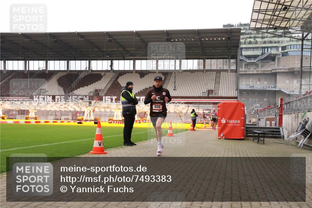 08.12.2024 - St. Pauli X-Mass-Run No. 14 Yannick Fuchs http://msf.ph/oto/7493383 08.12.2024 10:52:01 Ziel 73, 820 meine-sportfotos.de