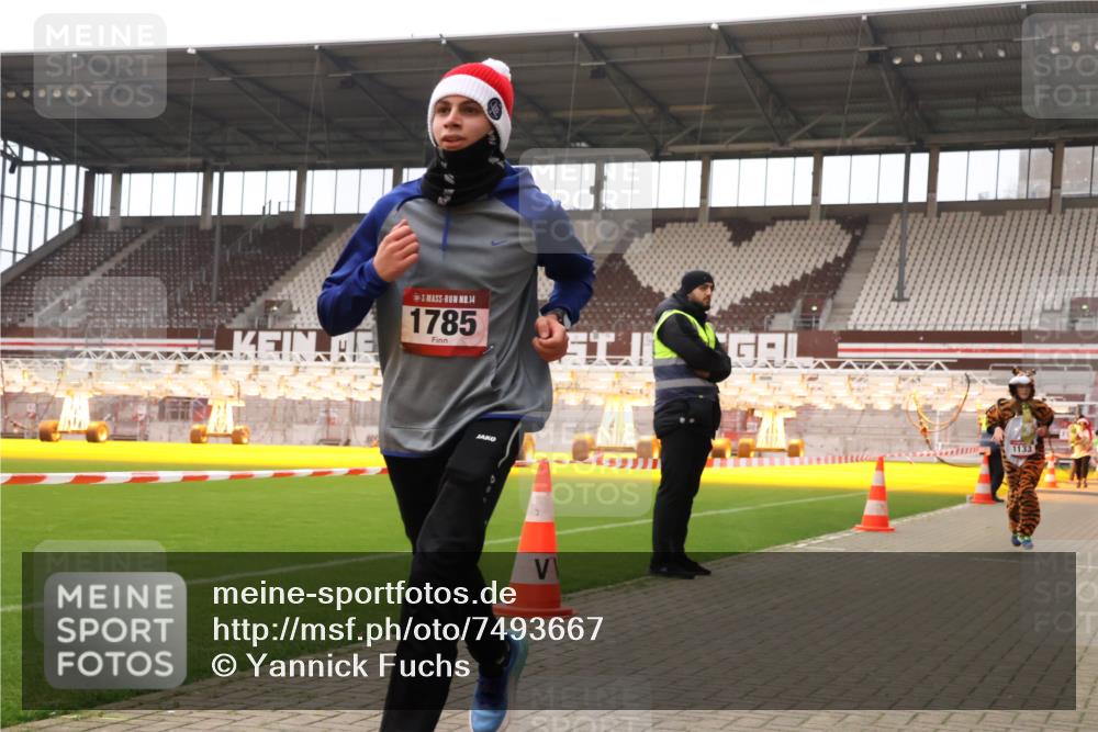 08.12.2024 - St. Pauli X-Mass-Run No. 14 Yannick Fuchs http://msf.ph/oto/7493667 08.12.2024 10:52:23 Ziel 559, 1133, 1756, 1785, 2304 meine-sportfotos.de