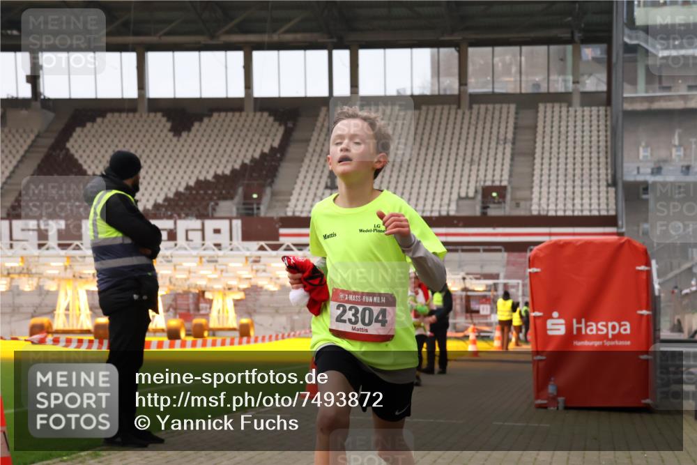08.12.2024 - St. Pauli X-Mass-Run No. 14 Yannick Fuchs http://msf.ph/oto/7493872 08.12.2024 10:52:36 Ziel 559, 2304 meine-sportfotos.de