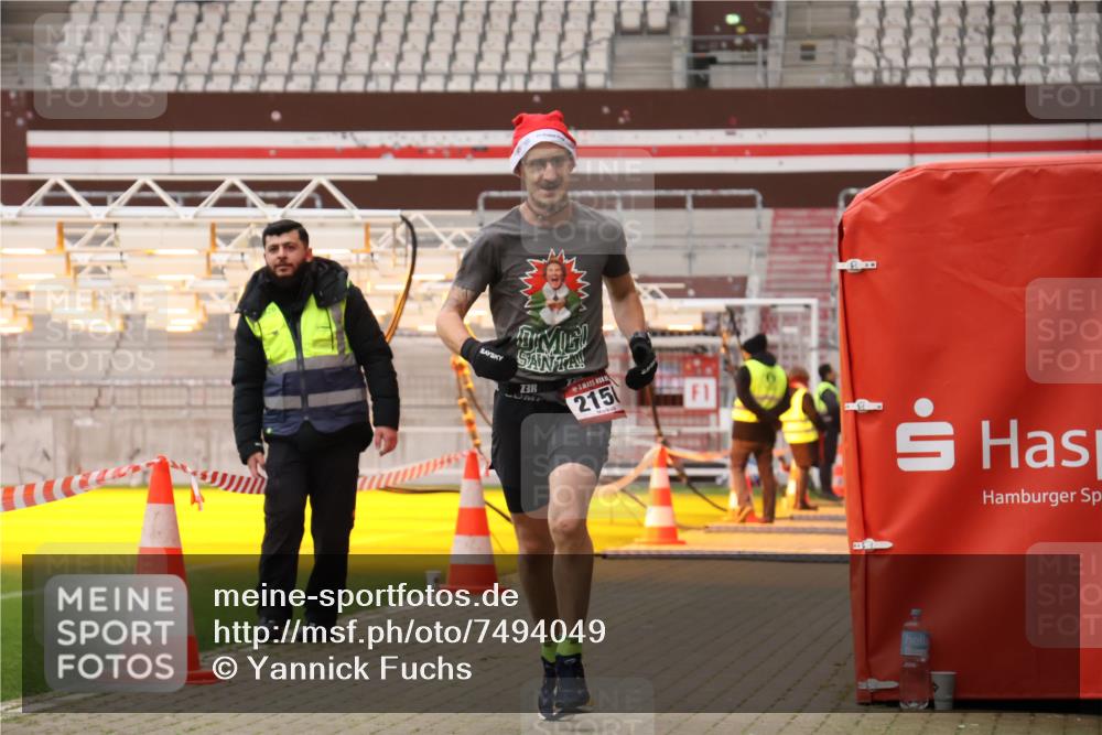 08.12.2024 - St. Pauli X-Mass-Run No. 14 Yannick Fuchs http://msf.ph/oto/7494049 08.12.2024 10:52:55 Ziel 1285 meine-sportfotos.de