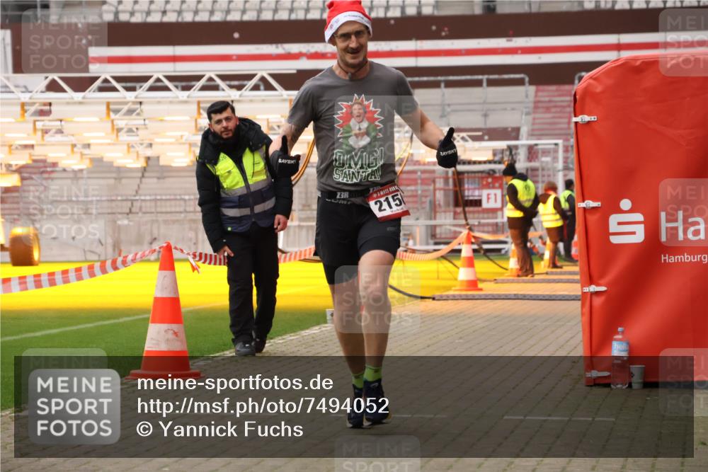 08.12.2024 - St. Pauli X-Mass-Run No. 14 Yannick Fuchs http://msf.ph/oto/7494052 08.12.2024 10:52:56 Ziel 1285 meine-sportfotos.de