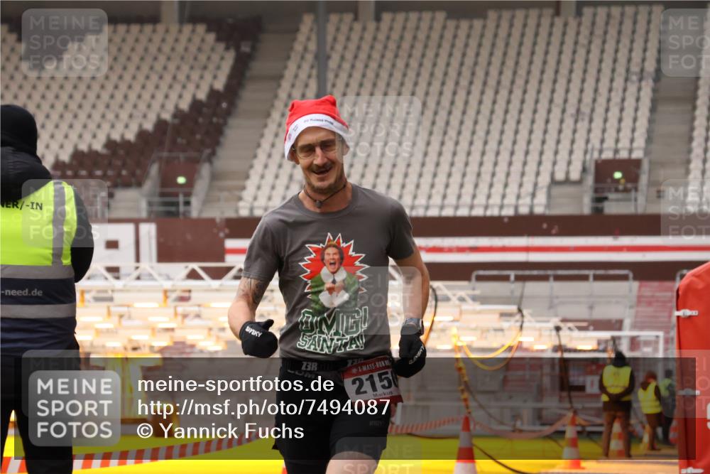 08.12.2024 - St. Pauli X-Mass-Run No. 14 Yannick Fuchs http://msf.ph/oto/7494087 08.12.2024 10:52:57 Ziel 1285 meine-sportfotos.de