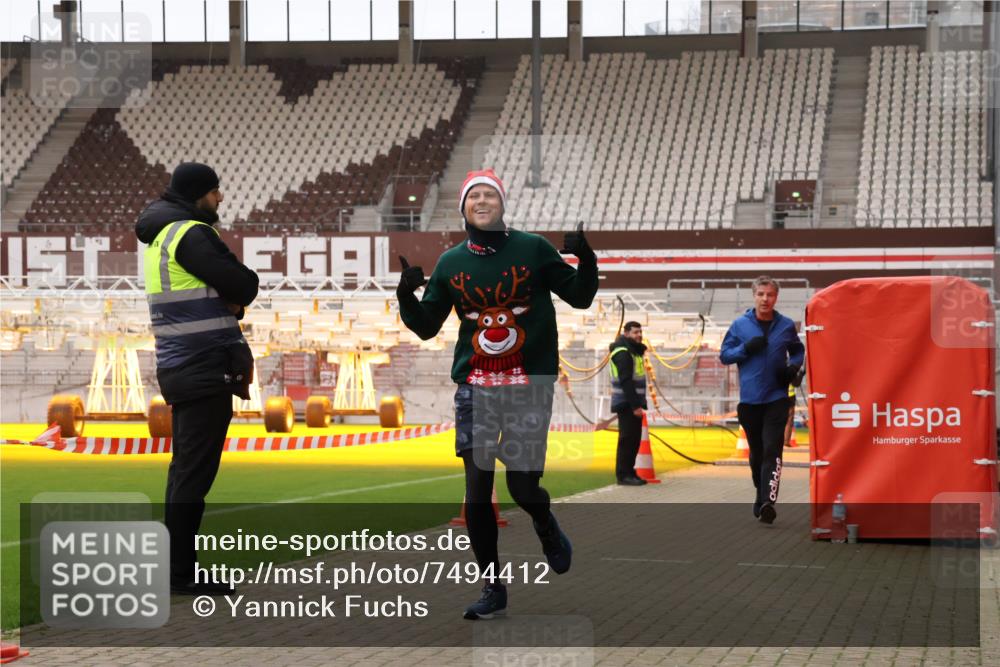 08.12.2024 - St. Pauli X-Mass-Run No. 14 Yannick Fuchs http://msf.ph/oto/7494412 08.12.2024 10:53:55 Ziel 88, 101, 648, 2181 meine-sportfotos.de