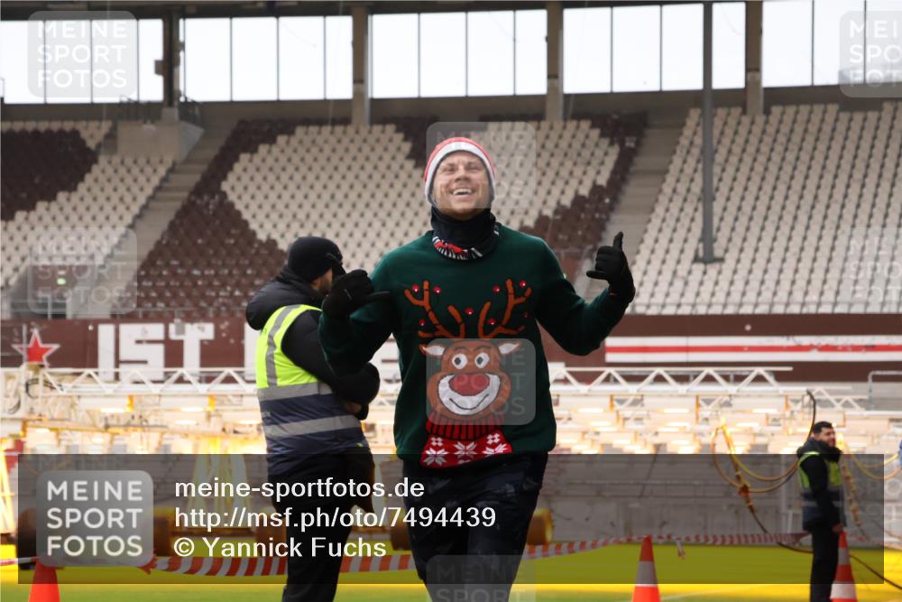 08.12.2024 - St. Pauli X-Mass-Run No. 14 Yannick Fuchs http://msf.ph/oto/7494439 08.12.2024 10:53:56 Ziel 88, 101, 648, 2181 meine-sportfotos.de