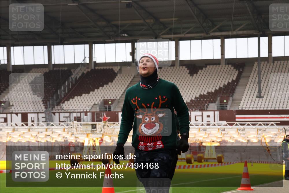 08.12.2024 - St. Pauli X-Mass-Run No. 14 Yannick Fuchs http://msf.ph/oto/7494468 08.12.2024 10:53:56 Ziel 88, 101, 648, 2181 meine-sportfotos.de