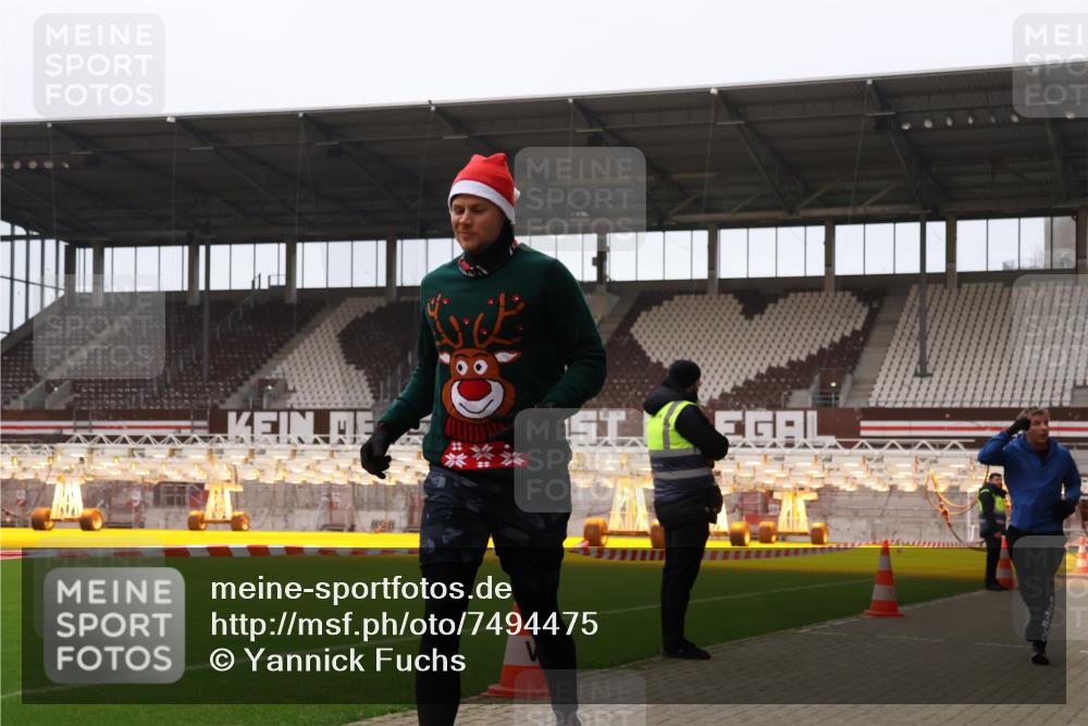 08.12.2024 - St. Pauli X-Mass-Run No. 14 Yannick Fuchs http://msf.ph/oto/7494475 08.12.2024 10:53:57 Ziel 88, 101, 648, 2181 meine-sportfotos.de