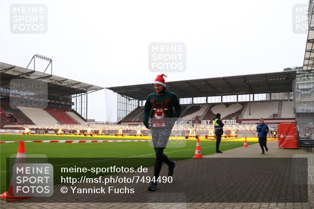08.12.2024 - St. Pauli X-Mass-Run No. 14 Yannick Fuchs http://msf.ph/oto/7494490 08.12.2024 10:53:57 Ziel 88, 101, 648, 2181 meine-sportfotos.de