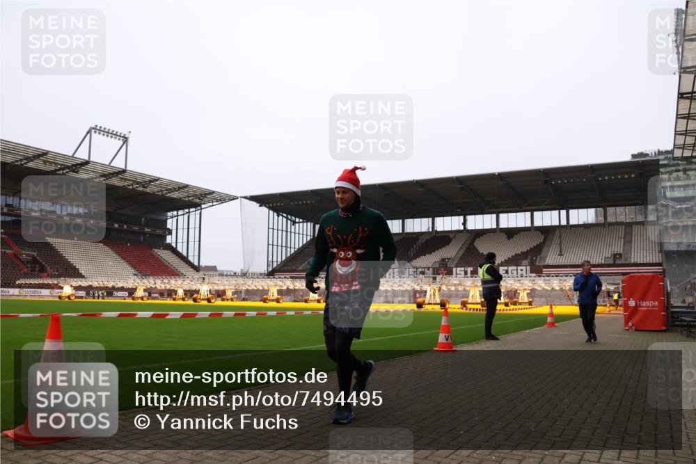 08.12.2024 - St. Pauli X-Mass-Run No. 14 Yannick Fuchs http://msf.ph/oto/7494495 08.12.2024 10:53:58 Ziel 88, 101, 648, 2181 meine-sportfotos.de