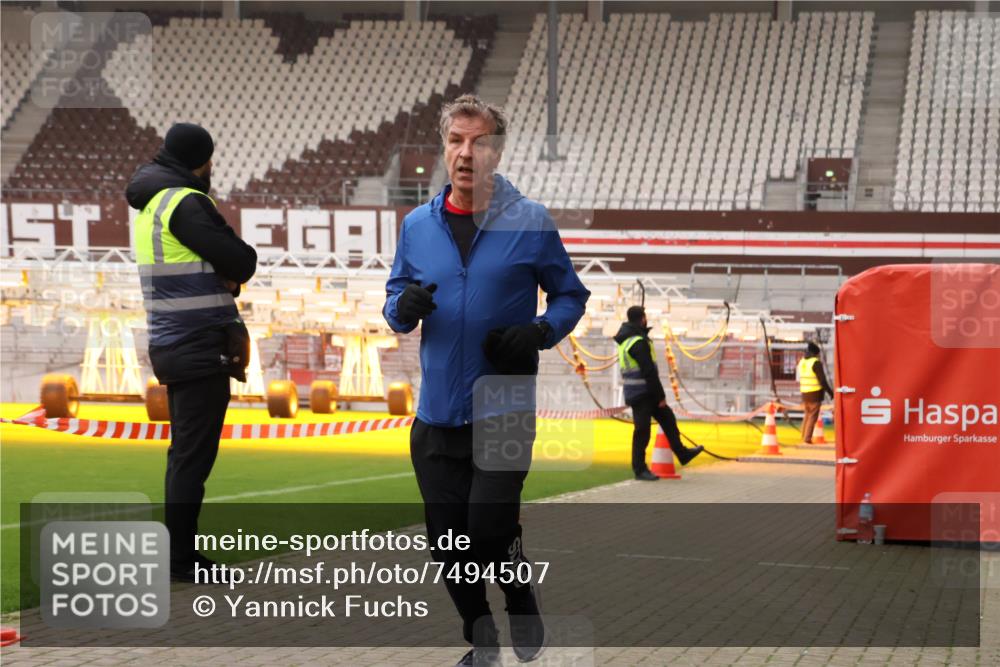 08.12.2024 - St. Pauli X-Mass-Run No. 14 Yannick Fuchs http://msf.ph/oto/7494507 08.12.2024 10:53:59 Ziel 88, 101, 648, 2181 meine-sportfotos.de