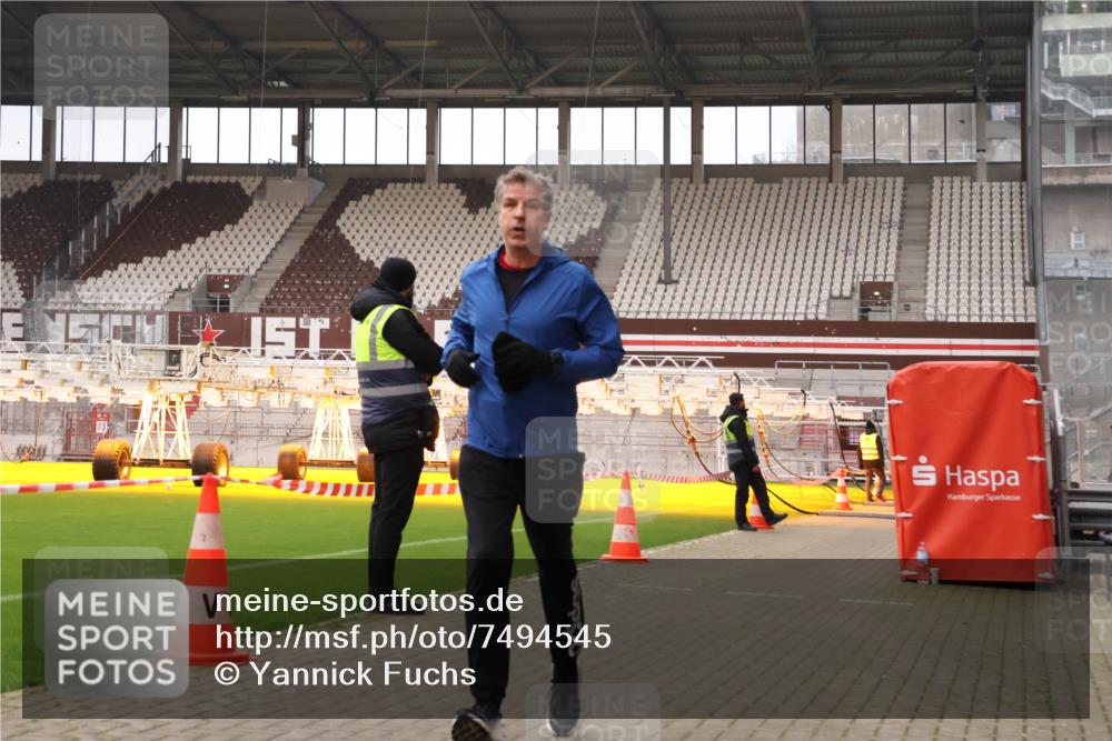 08.12.2024 - St. Pauli X-Mass-Run No. 14 Yannick Fuchs http://msf.ph/oto/7494545 08.12.2024 10:53:59 Ziel 88, 101, 648, 2181 meine-sportfotos.de