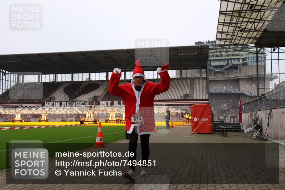 08.12.2024 - St. Pauli X-Mass-Run No. 14 Yannick Fuchs http://msf.ph/oto/7494851 08.12.2024 10:54:29 Ziel 2232 meine-sportfotos.de