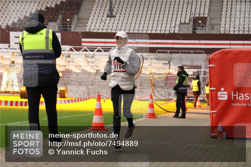 08.12.2024 - St. Pauli X-Mass-Run No. 14 Yannick Fuchs http://msf.ph/oto/7494889 08.12.2024 10:54:47 Ziel 875, 2184 meine-sportfotos.de