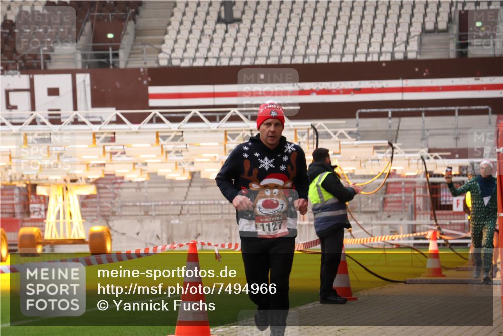 08.12.2024 - St. Pauli X-Mass-Run No. 14 Yannick Fuchs http://msf.ph/oto/7494966 08.12.2024 10:55:08 Ziel 1127, 1799 meine-sportfotos.de