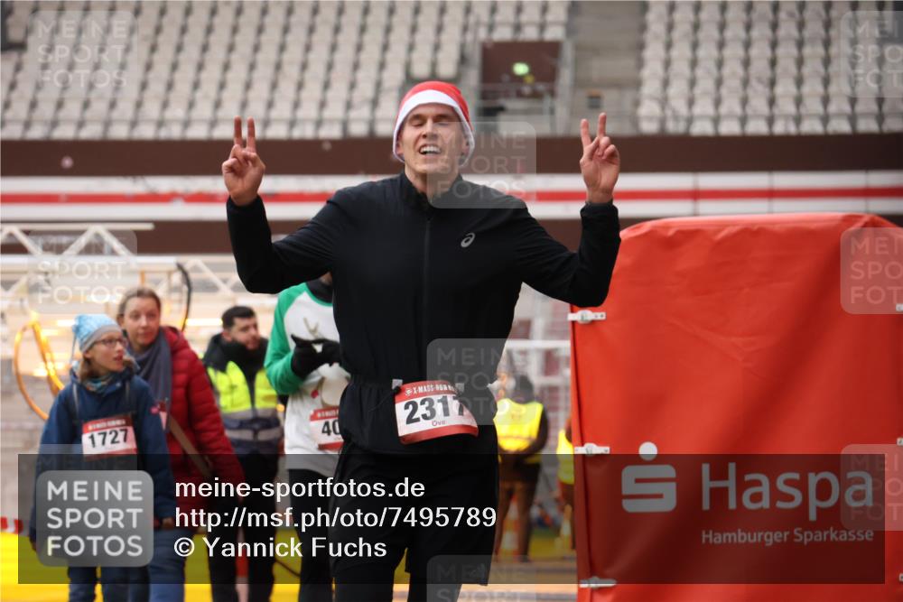 08.12.2024 - St. Pauli X-Mass-Run No. 14 Yannick Fuchs http://msf.ph/oto/7495789 08.12.2024 10:56:25 Ziel 2317 meine-sportfotos.de