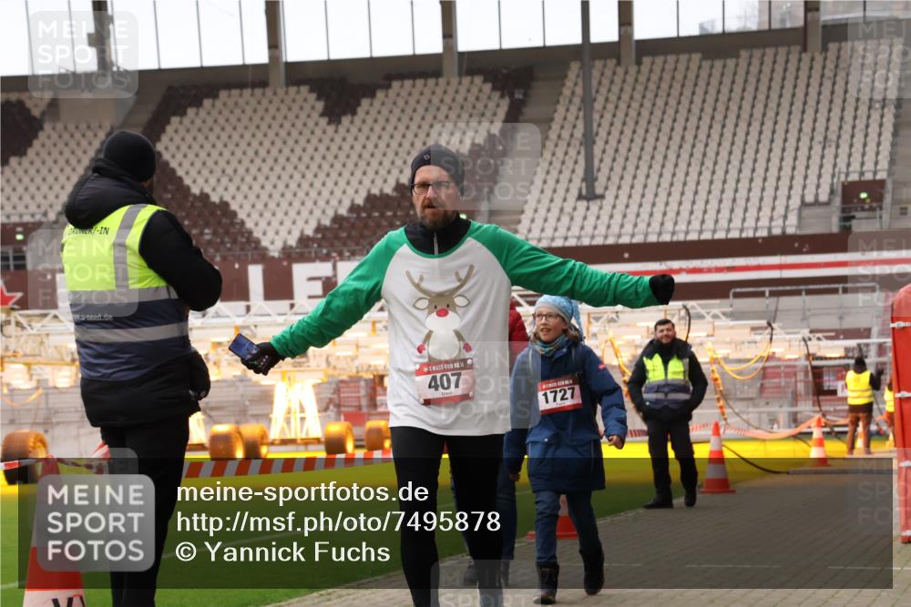 08.12.2024 - St. Pauli X-Mass-Run No. 14 Yannick Fuchs http://msf.ph/oto/7495878 08.12.2024 10:56:30 Ziel 407, 1364, 1791, 2317 meine-sportfotos.de