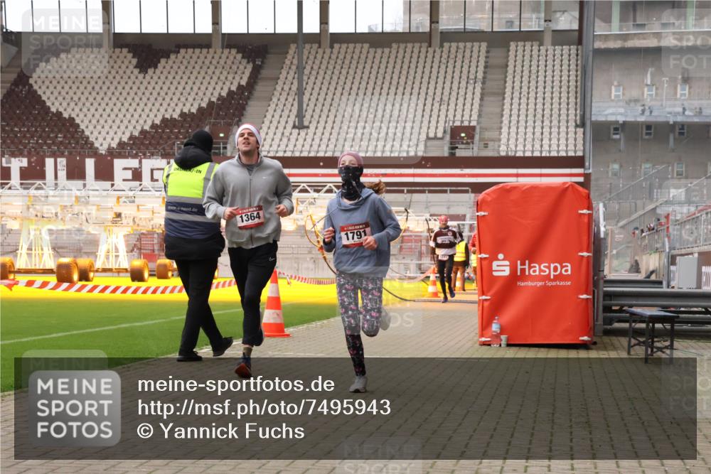 08.12.2024 - St. Pauli X-Mass-Run No. 14 Yannick Fuchs http://msf.ph/oto/7495943 08.12.2024 10:56:46 Ziel 407, 1241, 1364, 1726, 1727, 1791 meine-sportfotos.de