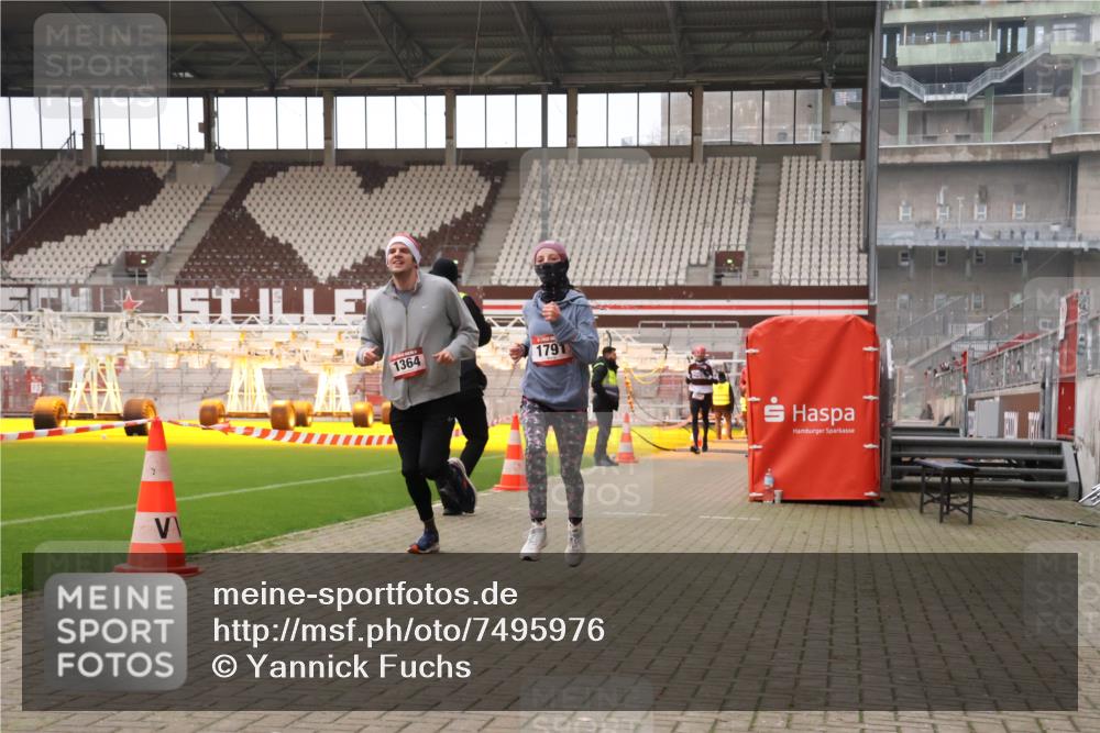 08.12.2024 - St. Pauli X-Mass-Run No. 14 Yannick Fuchs http://msf.ph/oto/7495976 08.12.2024 10:56:46 Ziel 407, 1241, 1364, 1726, 1727, 1791 meine-sportfotos.de