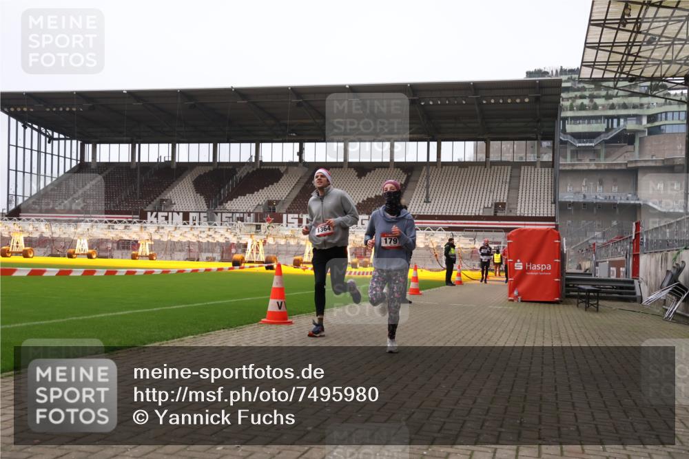 08.12.2024 - St. Pauli X-Mass-Run No. 14 Yannick Fuchs http://msf.ph/oto/7495980 08.12.2024 10:56:47 Ziel 407, 1241, 1364, 1726, 1727, 1791 meine-sportfotos.de