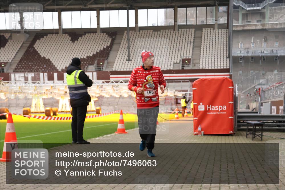 08.12.2024 - St. Pauli X-Mass-Run No. 14 Yannick Fuchs http://msf.ph/oto/7496063 08.12.2024 10:56:55 Ziel 155, 1241, 1726, 1727, 1791 meine-sportfotos.de