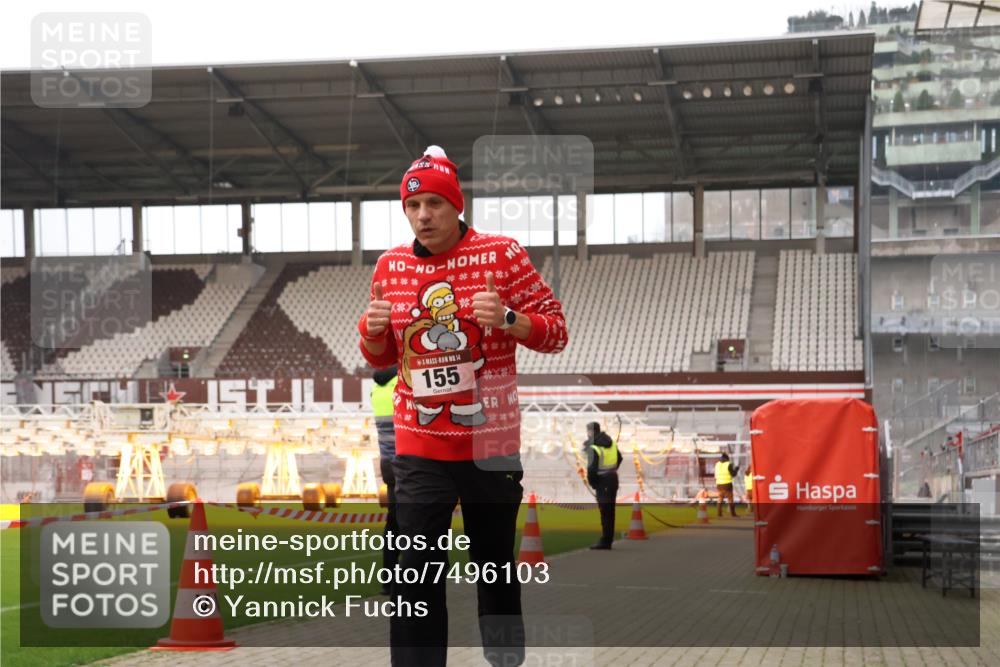 08.12.2024 - St. Pauli X-Mass-Run No. 14 Yannick Fuchs http://msf.ph/oto/7496103 08.12.2024 10:56:57 Ziel 155, 852, 1241 meine-sportfotos.de