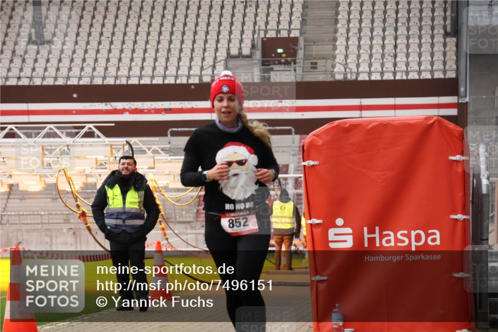 08.12.2024 - St. Pauli X-Mass-Run No. 14 Yannick Fuchs http://msf.ph/oto/7496151 08.12.2024 10:57:09 Ziel 155, 852 meine-sportfotos.de