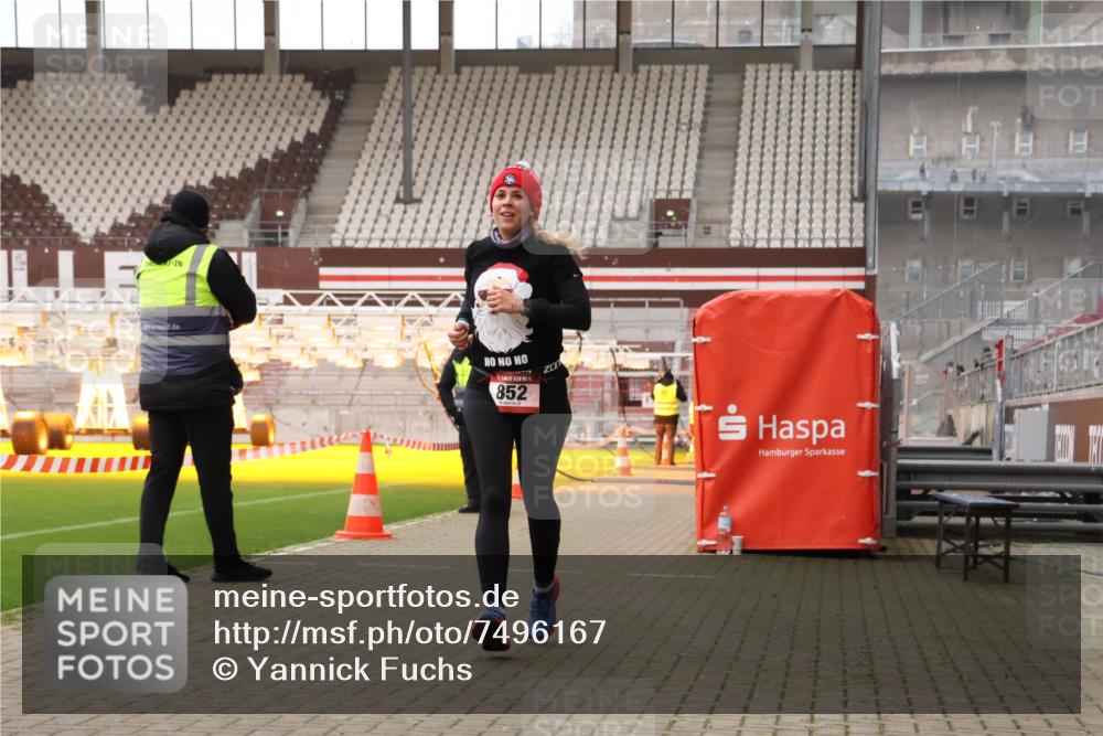 08.12.2024 - St. Pauli X-Mass-Run No. 14 Yannick Fuchs http://msf.ph/oto/7496167 08.12.2024 10:57:11 Ziel 155, 852 meine-sportfotos.de