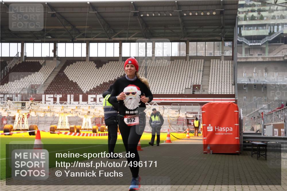 08.12.2024 - St. Pauli X-Mass-Run No. 14 Yannick Fuchs http://msf.ph/oto/7496171 08.12.2024 10:57:12 Ziel 155, 852 meine-sportfotos.de