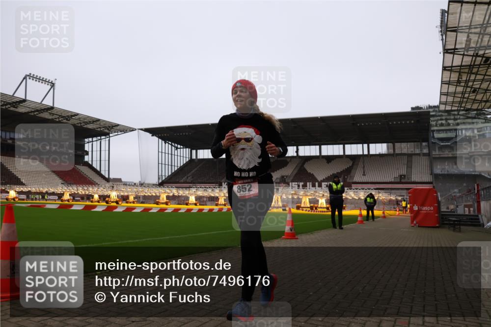 08.12.2024 - St. Pauli X-Mass-Run No. 14 Yannick Fuchs http://msf.ph/oto/7496176 08.12.2024 10:57:13 Ziel 155, 852 meine-sportfotos.de