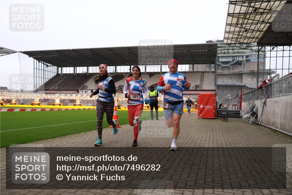 08.12.2024 - St. Pauli X-Mass-Run No. 14 Yannick Fuchs http://msf.ph/oto/7496282 08.12.2024 10:57:41 Ziel 52, 181, 202, 207 meine-sportfotos.de