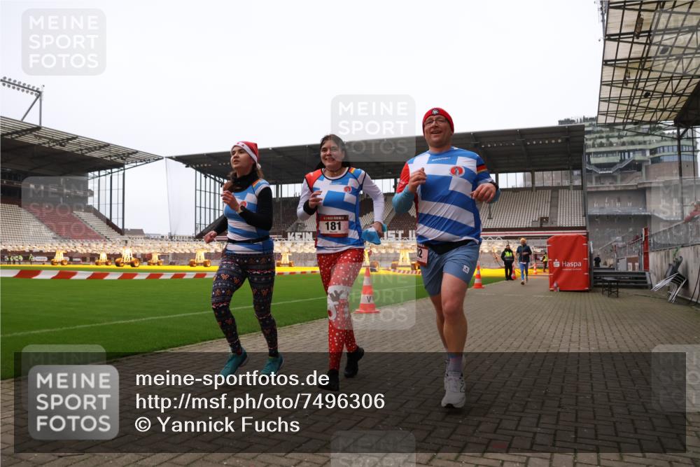 08.12.2024 - St. Pauli X-Mass-Run No. 14 Yannick Fuchs http://msf.ph/oto/7496306 08.12.2024 10:57:42 Ziel 52, 181, 202, 207 meine-sportfotos.de