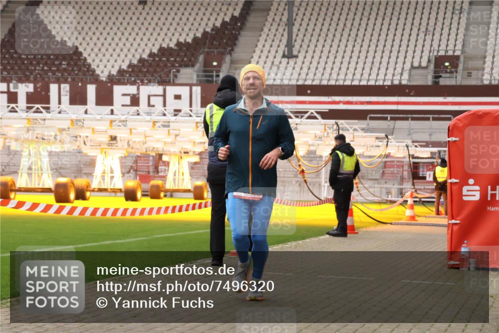 08.12.2024 - St. Pauli X-Mass-Run No. 14 Yannick Fuchs http://msf.ph/oto/7496320 08.12.2024 10:57:45 Ziel 52, 181, 202, 207 meine-sportfotos.de