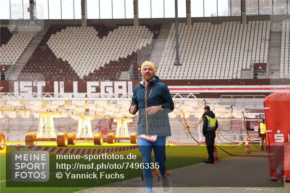 08.12.2024 - St. Pauli X-Mass-Run No. 14 Yannick Fuchs http://msf.ph/oto/7496335 08.12.2024 10:57:45 Ziel 52, 181, 202, 207 meine-sportfotos.de