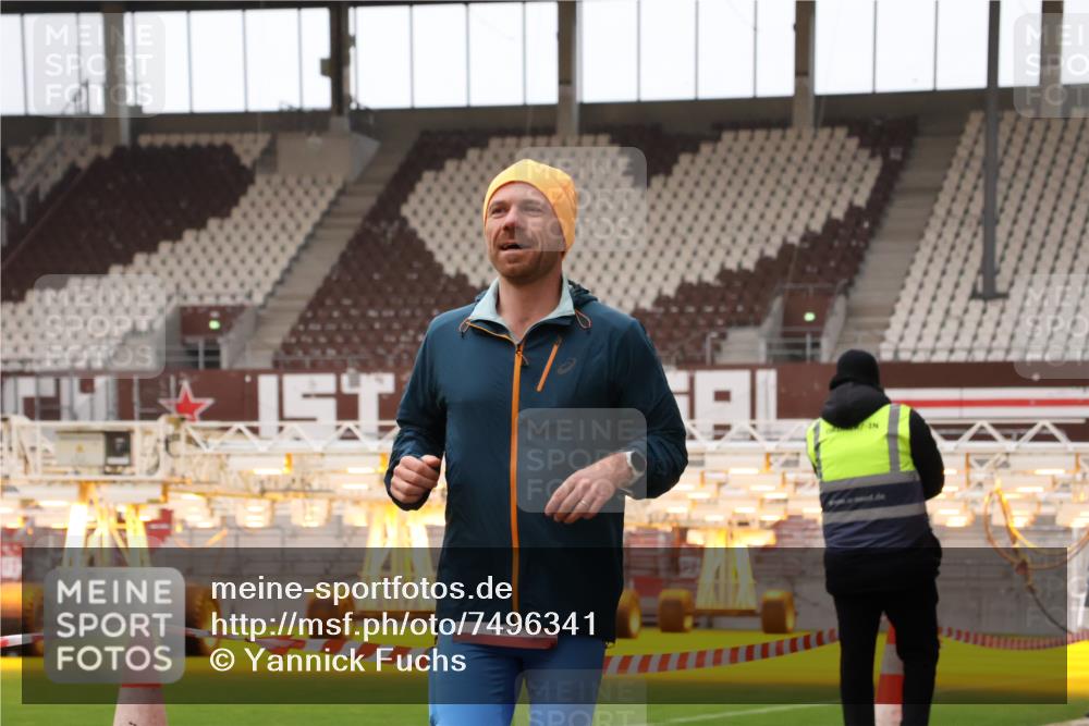 08.12.2024 - St. Pauli X-Mass-Run No. 14 Yannick Fuchs http://msf.ph/oto/7496341 08.12.2024 10:57:46 Ziel 52, 181, 202, 207 meine-sportfotos.de