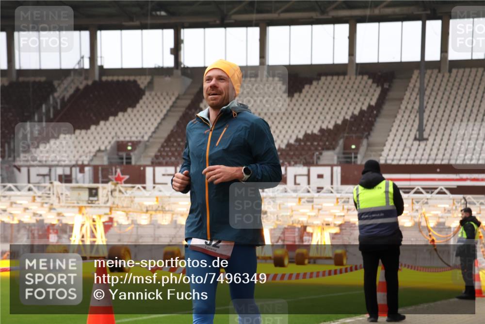 08.12.2024 - St. Pauli X-Mass-Run No. 14 Yannick Fuchs http://msf.ph/oto/7496349 08.12.2024 10:57:47 Ziel 52, 181, 202, 207 meine-sportfotos.de