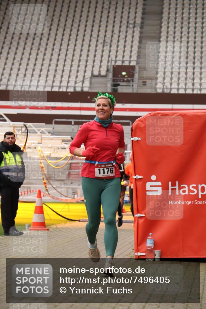 08.12.2024 - St. Pauli X-Mass-Run No. 14 Yannick Fuchs http://msf.ph/oto/7496405 08.12.2024 10:58:09 Ziel 1175, 1176, 2139, 2363 meine-sportfotos.de