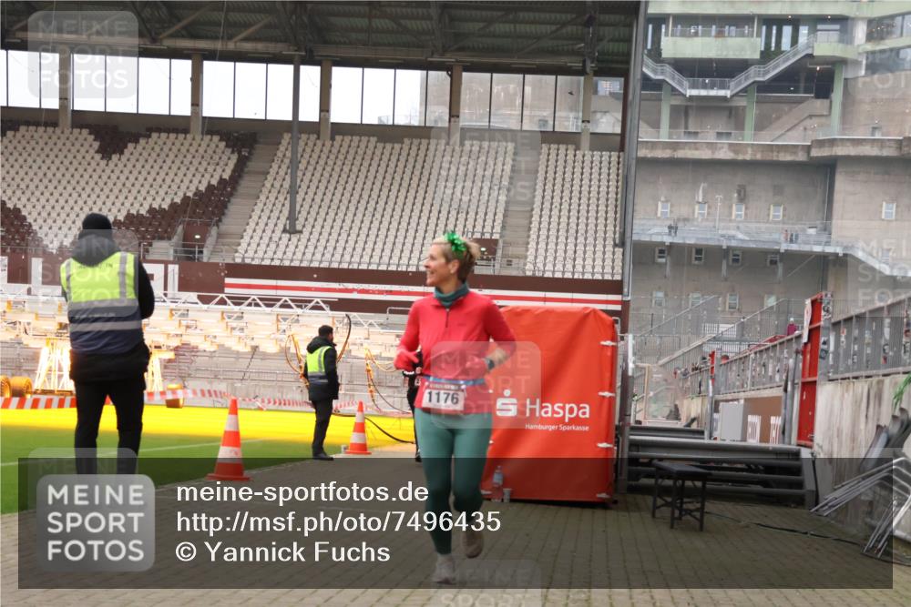 08.12.2024 - St. Pauli X-Mass-Run No. 14 Yannick Fuchs http://msf.ph/oto/7496435 08.12.2024 10:58:11 Ziel 853, 1175, 1176, 2139, 2363 meine-sportfotos.de