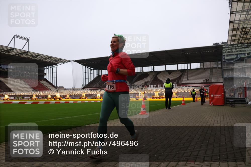 08.12.2024 - St. Pauli X-Mass-Run No. 14 Yannick Fuchs http://msf.ph/oto/7496496 08.12.2024 10:58:14 Ziel 853, 1175, 1176, 2139, 2363 meine-sportfotos.de