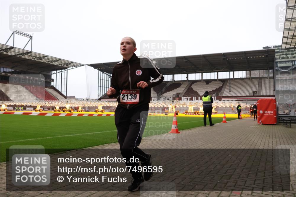 08.12.2024 - St. Pauli X-Mass-Run No. 14 Yannick Fuchs http://msf.ph/oto/7496595 08.12.2024 10:58:19 Ziel 853, 1175, 1176, 1236, 2139, 2363 meine-sportfotos.de